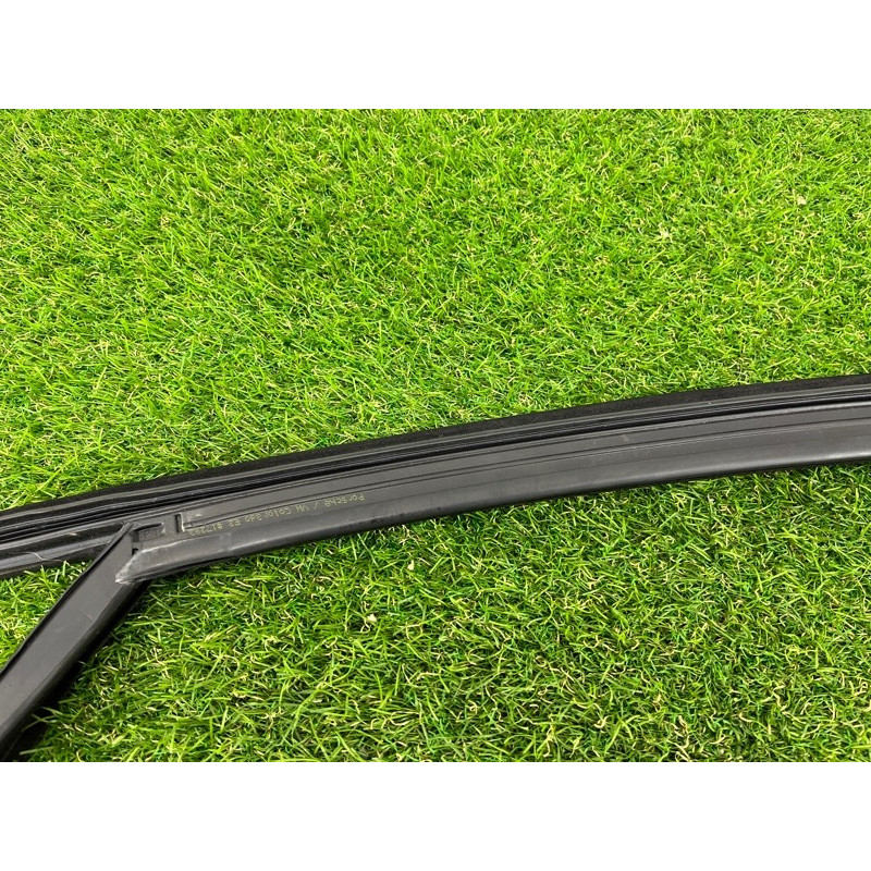 Уплотнитель стекла двери (кузов и элементы) PORSCHE CAYENNE 958 2013 3.6 958531432025AP