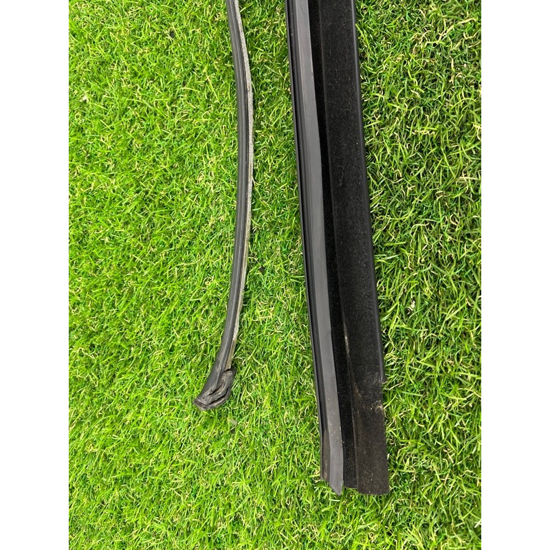 Уплотнитель стекла двери (кузов и элементы) PORSCHE CAYENNE 958 2013 3.6 95853343103