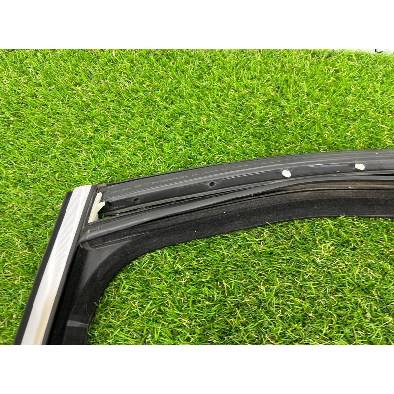 Уплотнитель стекла двери (кузов и элементы) PORSCHE CAYENNE 958 2013 3.6 95853343103