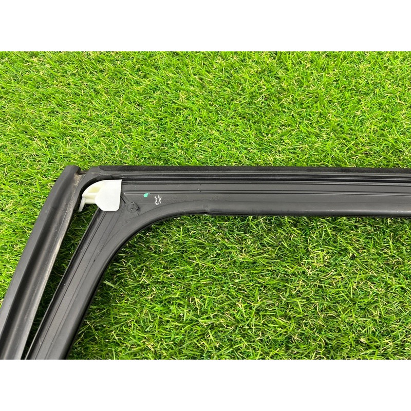 Уплотнитель стекла двери (кузов и элементы) PORSCHE CAYENNE 958 2013 3.6 95853343103