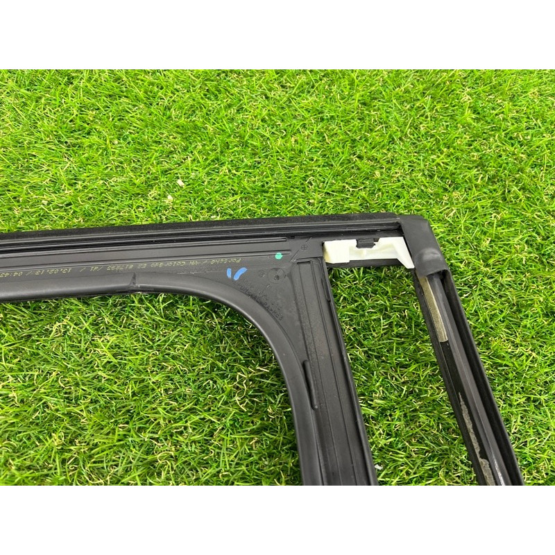 Уплотнитель стекла двери (кузов и элементы) PORSCHE CAYENNE 958 2013 3.6 95853343103