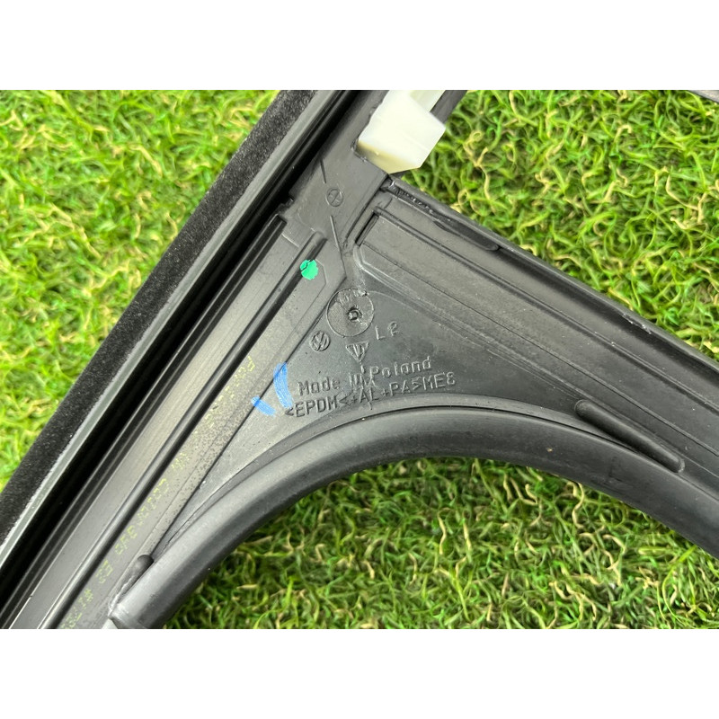 Уплотнитель стекла двери (кузов и элементы) PORSCHE CAYENNE 958 2013 3.6 95853343103