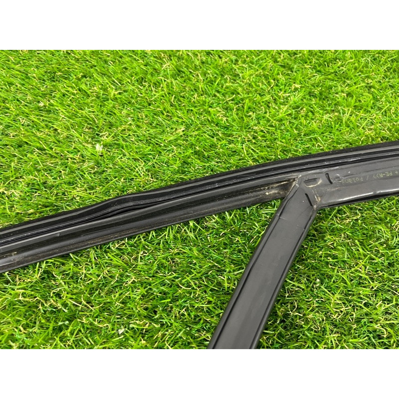 Уплотнитель стекла двери (кузов и элементы) PORSCHE CAYENNE 958 2012 4.8 958531432025AP