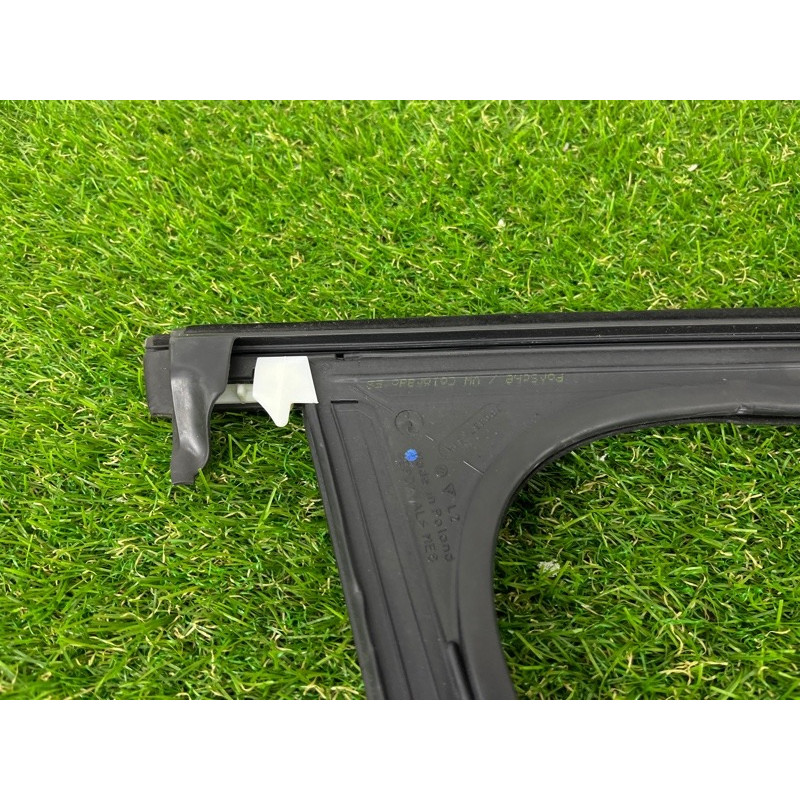 Уплотнитель стекла двери (кузов и элементы) PORSCHE CAYENNE 958 2012 4.8 958531431025AP