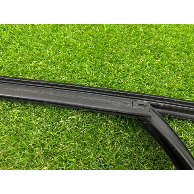 Уплотнитель стекла двери (кузов и элементы) PORSCHE CAYENNE 958 2012 4.8 958531431025AP