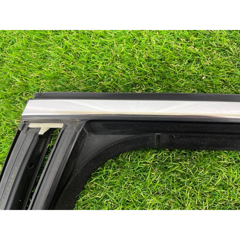 Уплотнитель стекла двери (кузов и элементы) PORSCHE CAYENNE 958 2012 4.8 95853343203