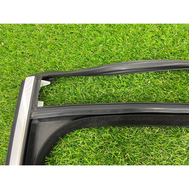 Уплотнитель стекла двери (кузов и элементы) PORSCHE CAYENNE 958 2012 4.8 95853343203