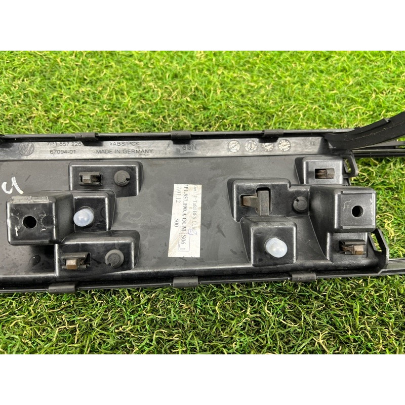 Декоративна накладка торпеди (салон) Volkswagen Touareg NF 2012 3.6 7P1857226AQB4