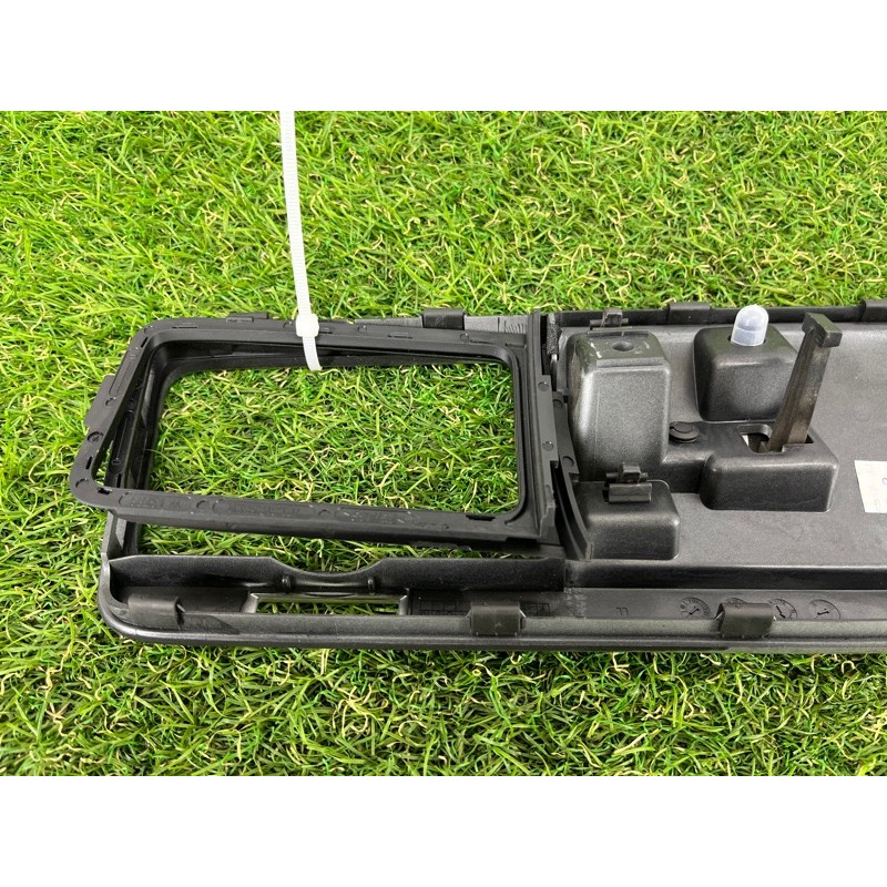 Декоративна накладка торпеди (салон) Volkswagen Touareg NF 2012 3.0 7P1857226AQB4