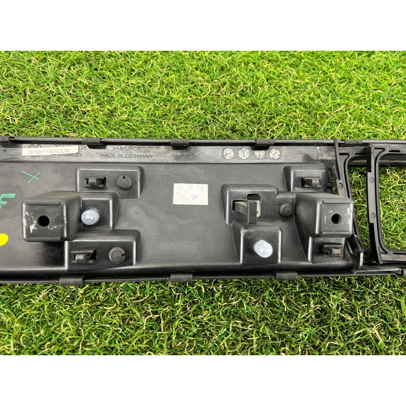 Декоративна накладка торпеди (салон) Volkswagen Touareg NF 2012 3.0 7P1857226AQB4