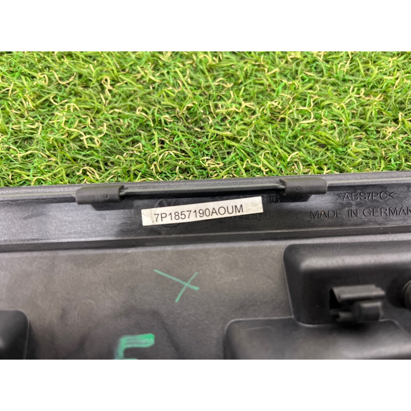 Декоративна накладка торпеди (салон) Volkswagen Touareg NF 2012 3.0 7P1857226AQB4