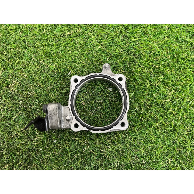 Адаптер дроссельной заслонки (кронштейны двигателя) AUDI Q7 4M 2018 3.0 TFSi 06E145175J