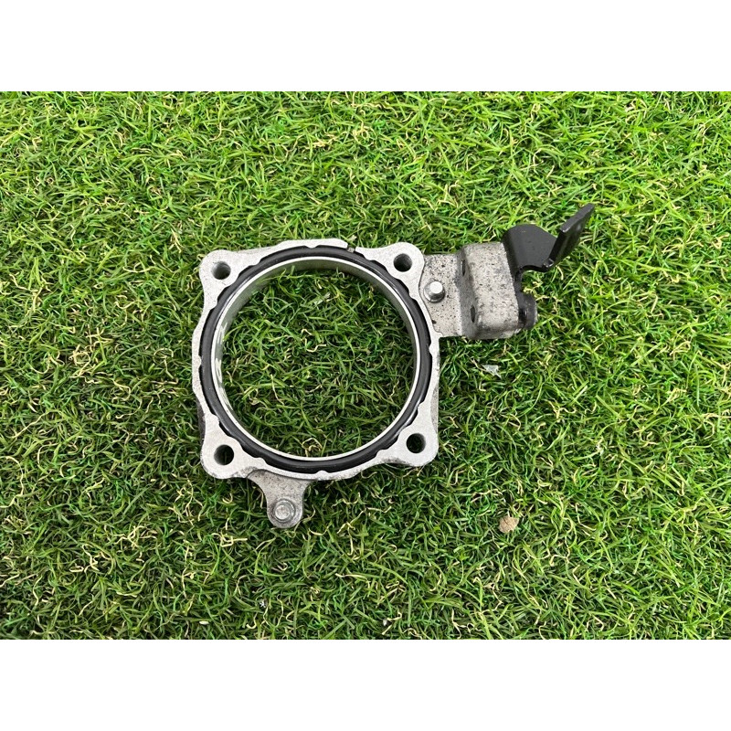 Адаптер дроссельной заслонки (кронштейны двигателя) AUDI Q7 4M 2018 3.0 TFSi 06E145175J