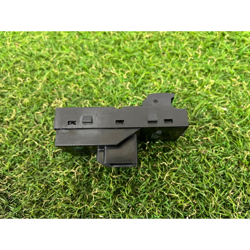 Кнопка склопідйомника (електрика / кнопки) CHEVROLET Cruze J300 2011 1.4 13305370