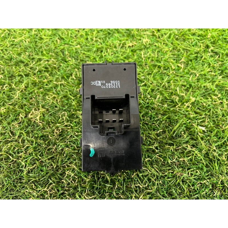 Кнопка склопідйомника (електрика / кнопки) CHEVROLET Cruze J300 2011 1.4 13305370