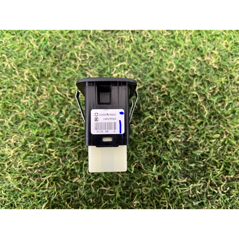 Кнопка стеклоподъемника (электрика / кнопки) Jeep Grand Cherokee WK2 2016 3.6 68085690AC