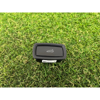 Кнопка открывания крышки багажника