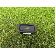 Кнопка открывания крышки багажника