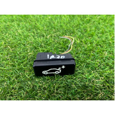 Кнопка открывания крышки багажника