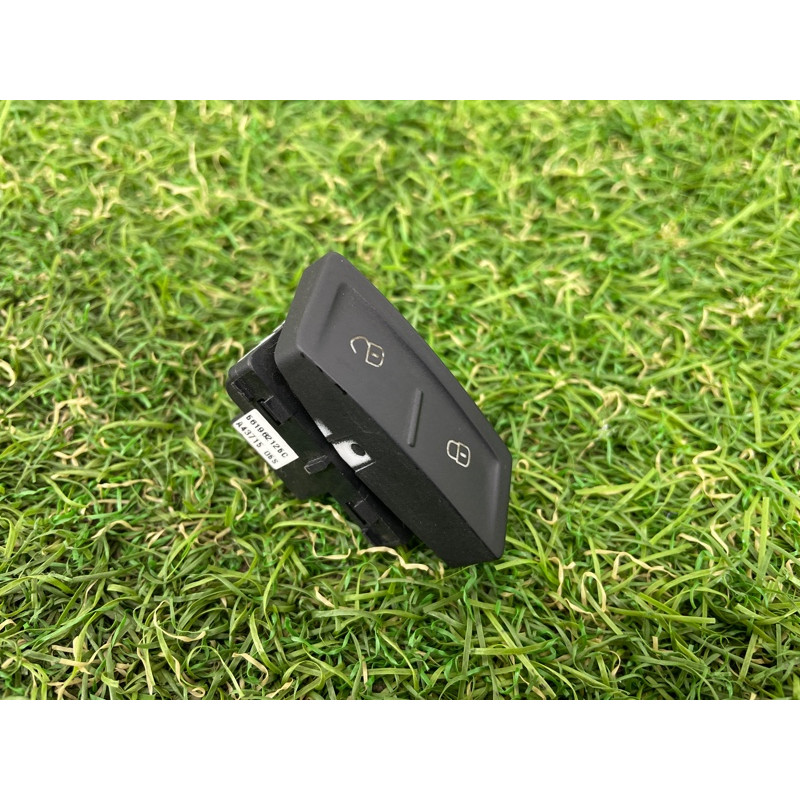 Кнопка блокировки центрального замка (электрика / кнопки) Volkswagen Passat B7 2016 1.8 561962125CWHS