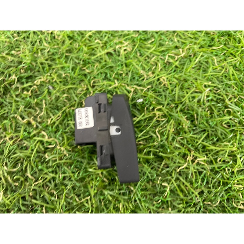 Кнопка блокировки центрального замка (электрика / кнопки) Volkswagen Passat B7 2016 1.8 561962125CWHS