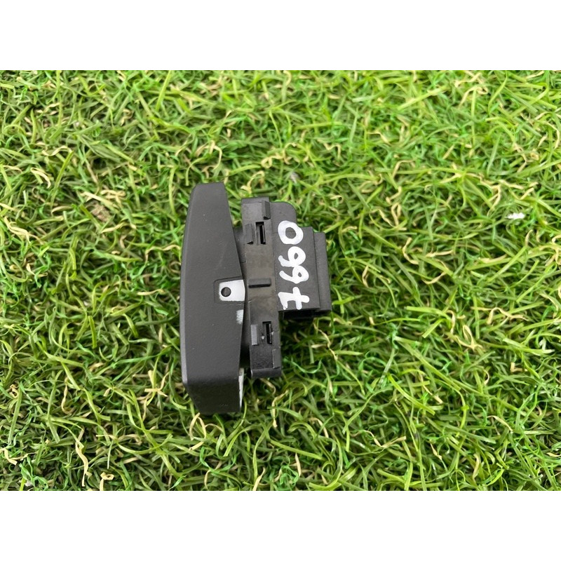 Кнопка блокировки центрального замка (электрика / кнопки) Volkswagen Passat B7 2016 1.8 561962125CWHS