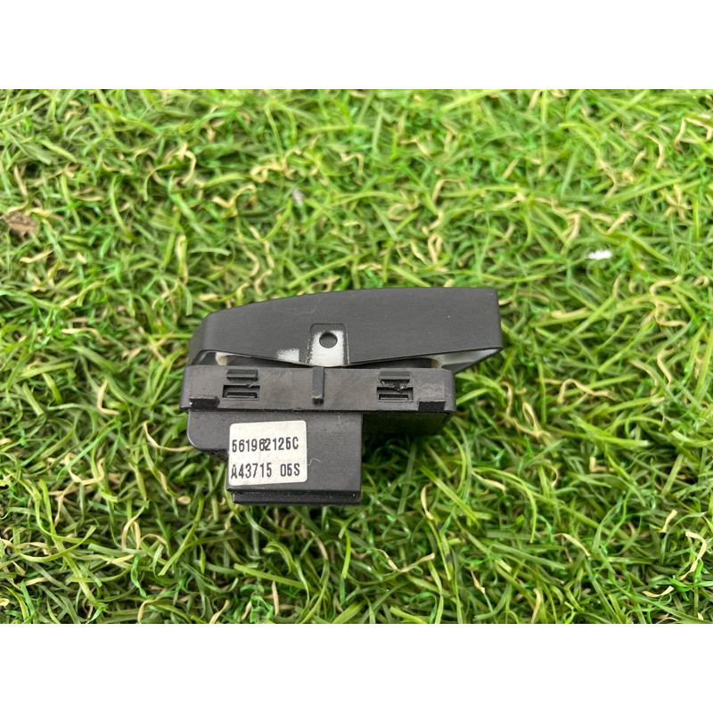 Кнопка блокировки центрального замка (электрика / кнопки) Volkswagen Passat B7 2016 1.8 561962125CWHS