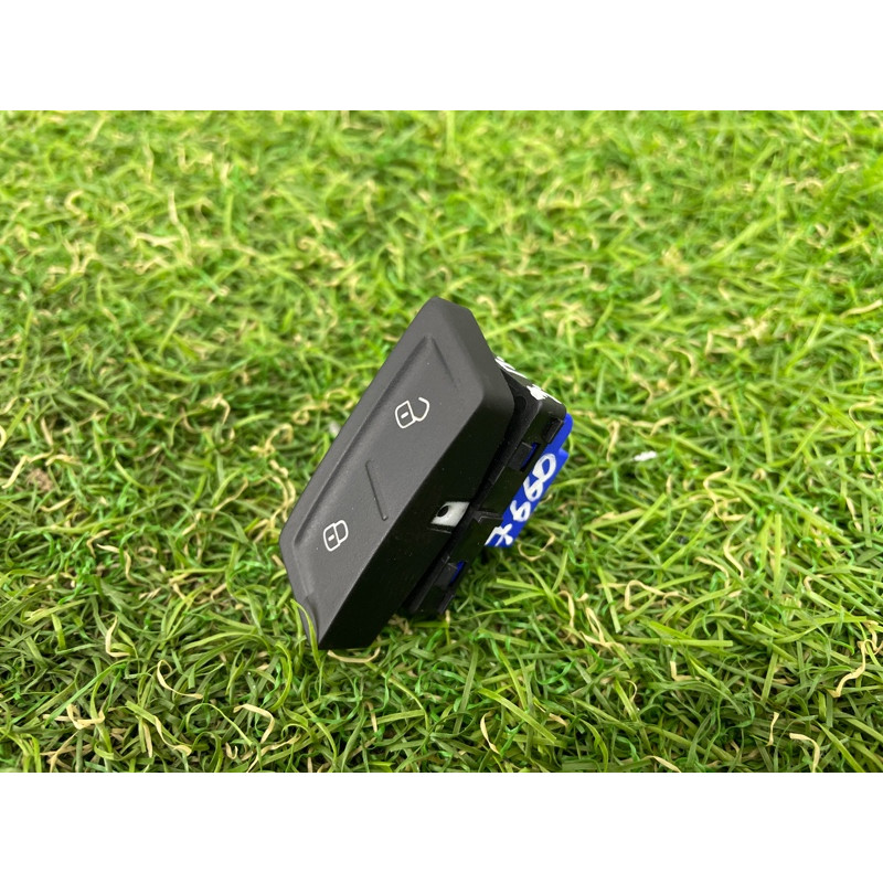 Кнопка блокировки центрального замка (электрика / кнопки) Volkswagen Passat B7 2016 1.8 561962136CWHS