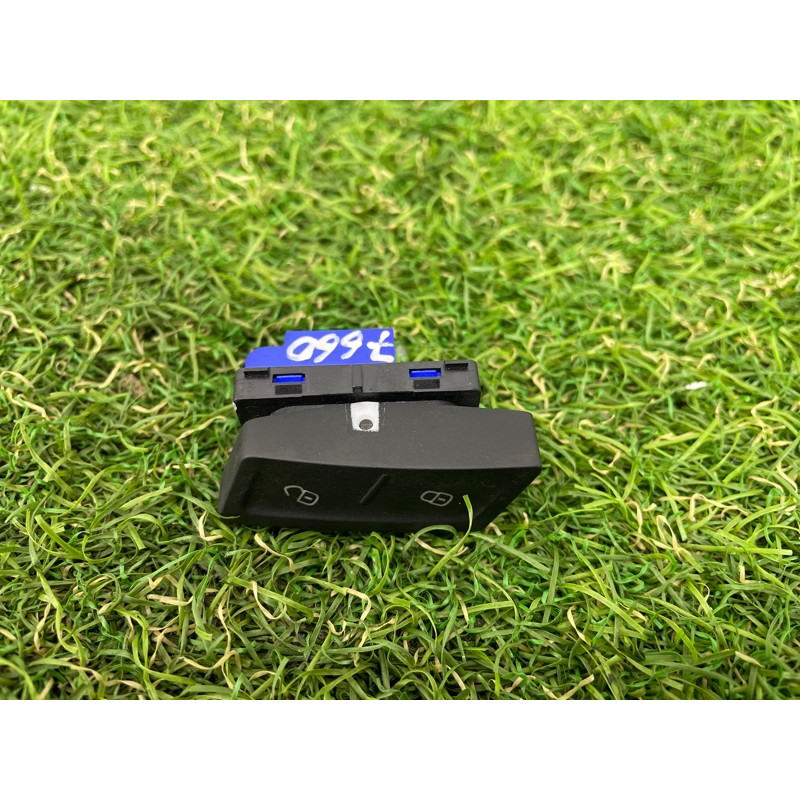 Кнопка блокировки центрального замка (электрика / кнопки) Volkswagen Passat B7 2016 1.8 561962136CWHS