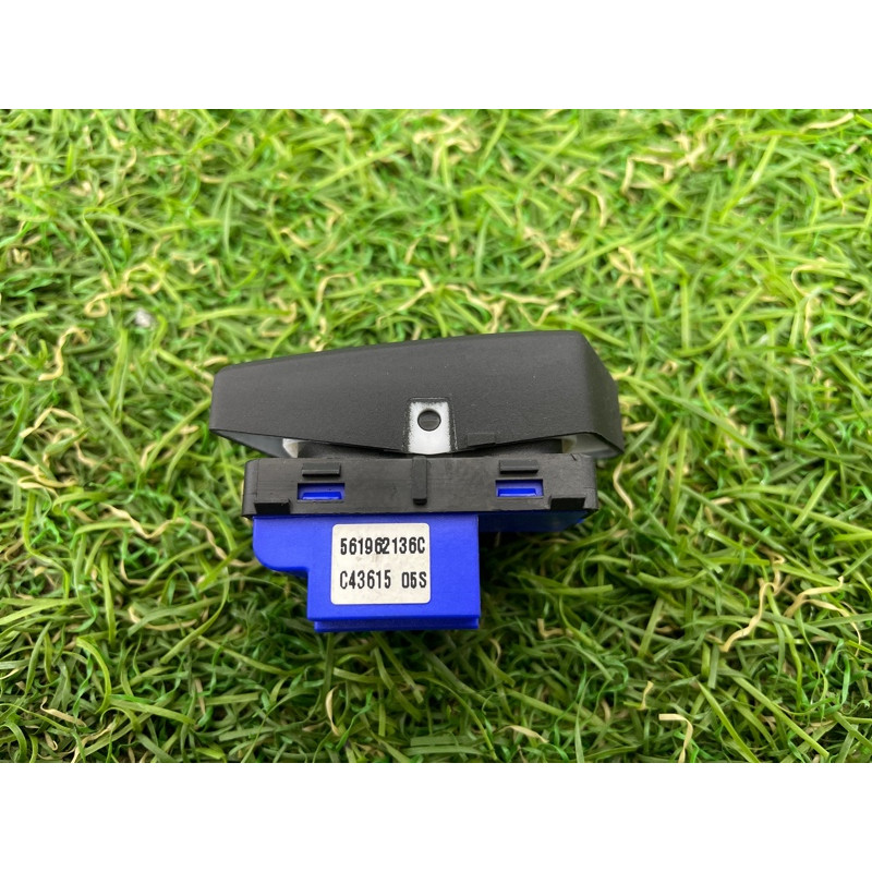 Кнопка блокировки центрального замка (электрика / кнопки) Volkswagen Passat B7 2016 1.8 561962136CWHS