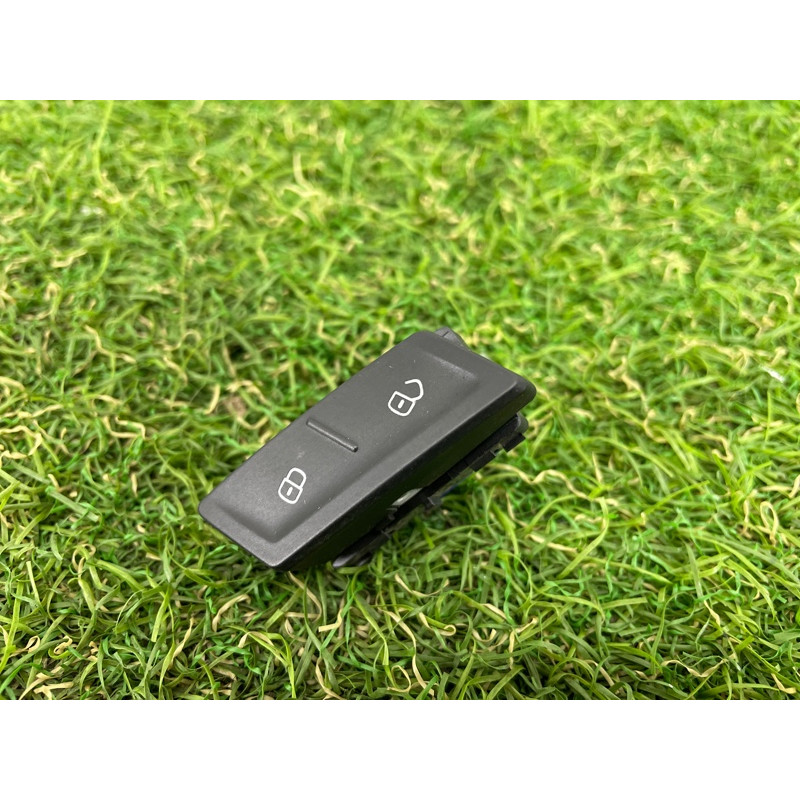 Кнопка блокировки центрального замка (электрика / кнопки) Volkswagen Passat B7 2016 1.8 561962135CWHS