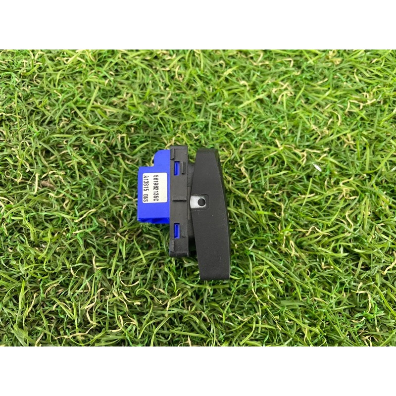 Кнопка блокировки центрального замка (электрика / кнопки) Volkswagen Passat B7 2016 1.8 561962135CWHS