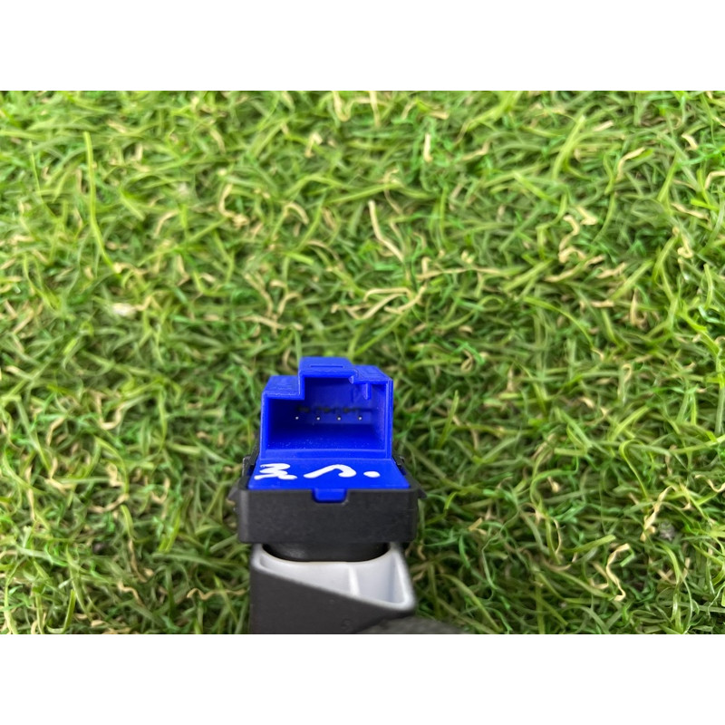 Кнопка блокировки центрального замка (электрика / кнопки) Volkswagen Passat B7 2016 1.8 561962135CWHS