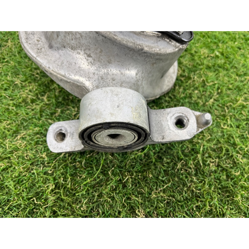 Опора стійки (підвіска) Volkswagen Touareg NF 2012 3.0 7P0512302
