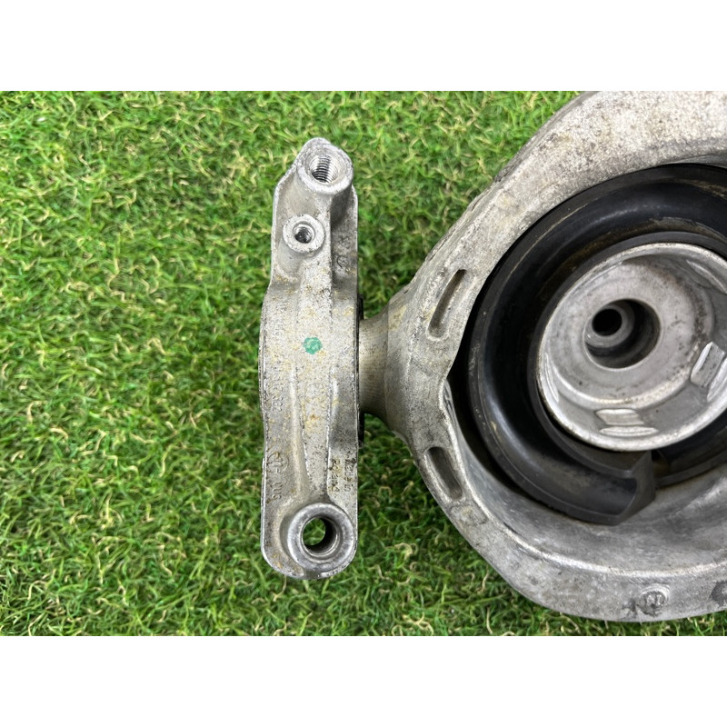 Опора стійки (підвіска) Volkswagen Touareg NF 2012 3.0 7P0512302