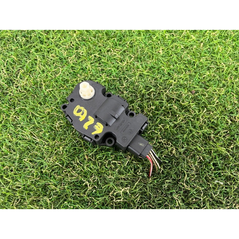 Привод заслонки отопителя (отопление и кондиционирование) PORSCHE CAYENNE 958 2012 4.8 95861251100