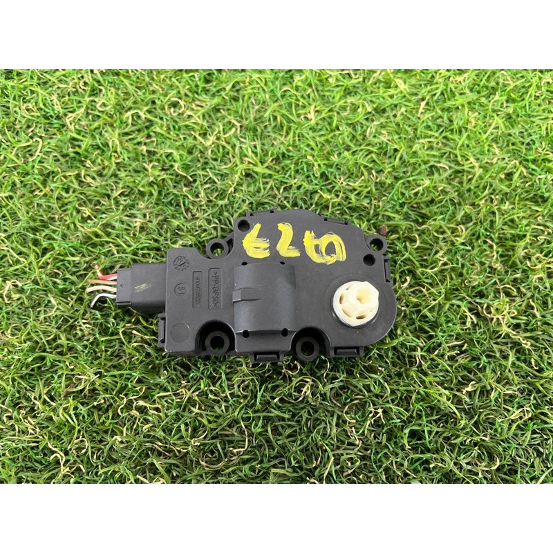 Привод заслонки отопителя (отопление и кондиционирование) PORSCHE CAYENNE 958 2012 4.8 95861251100