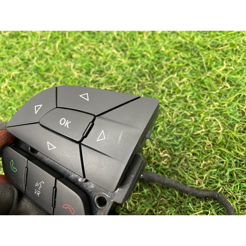 Кнопки руля (электрика / кнопки) Jeep Grand Cherokee WK2 2017 3.6 68245341AC