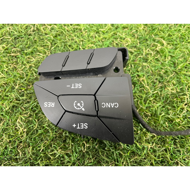 Кнопки руля (электрика / кнопки) Jeep Grand Cherokee WK2 2017 3.6 68245338AA