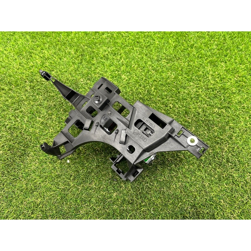 Кронштейн блока предохранителей (кузов и элементы) AUDI Q7 4L 2014 3.0 TFSi CTWB 4L1971845