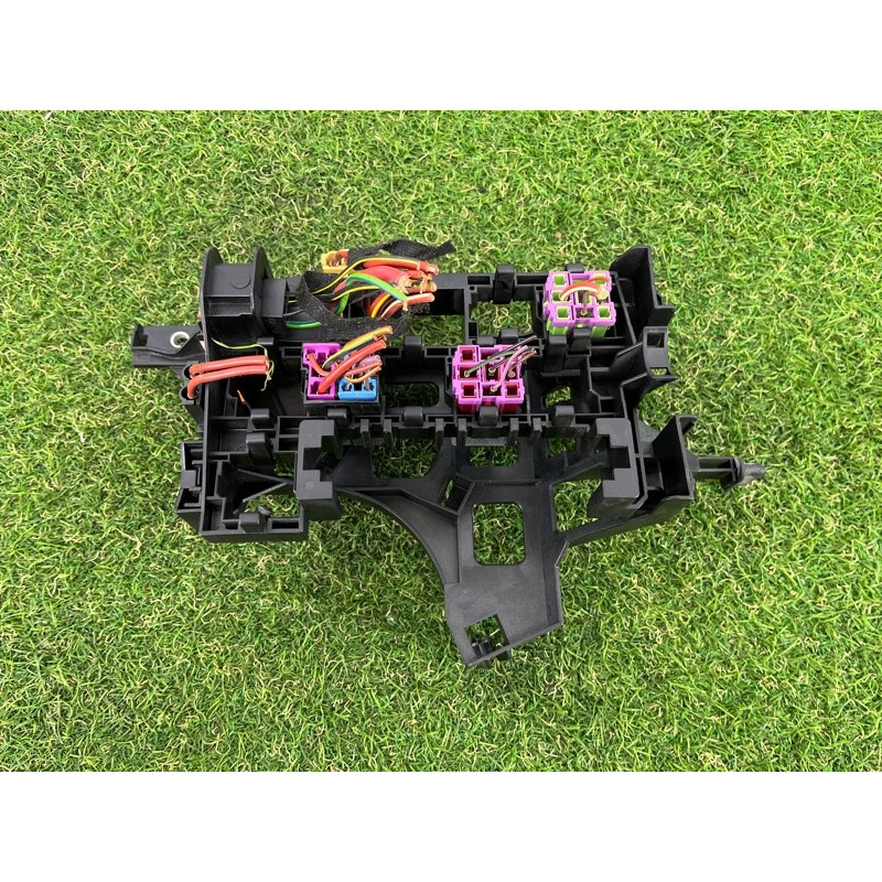 Кронштейн блока предохранителей (кузов и элементы) AUDI Q7 4L 2014 3.0 TFSi CTWB 4L1971845