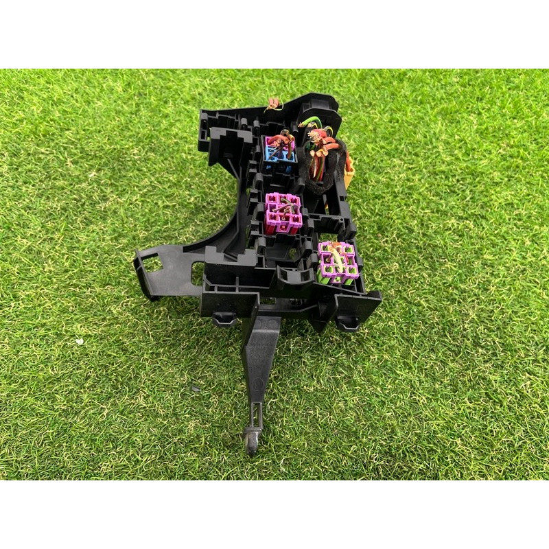 Кронштейн блока предохранителей (кузов и элементы) AUDI Q7 4L 2014 3.0 TFSi CTWB 4L1971845