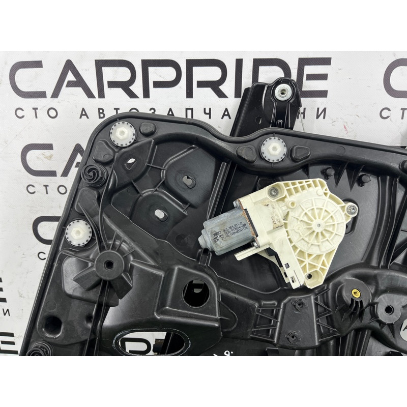 Механизм стеклоподъемника с мотором (кузов и элементы) Volkswagen Touareg FL 2015 3.6 7P6839462A