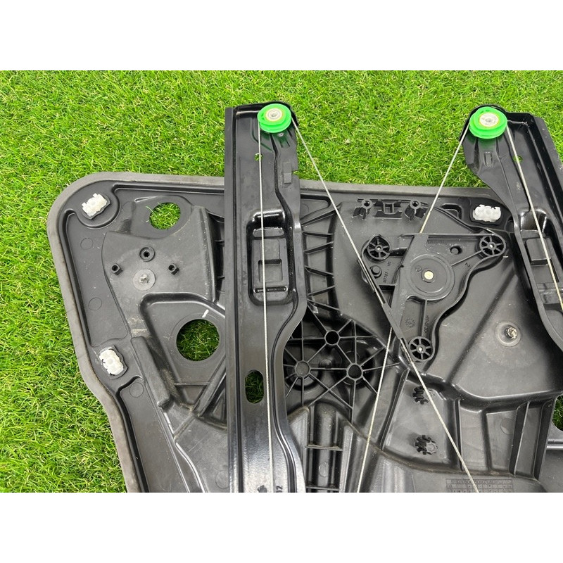 Механизм стеклоподъемника с мотором (кузов и элементы) Volkswagen Touareg FL 2015 3.6 7P6839462A