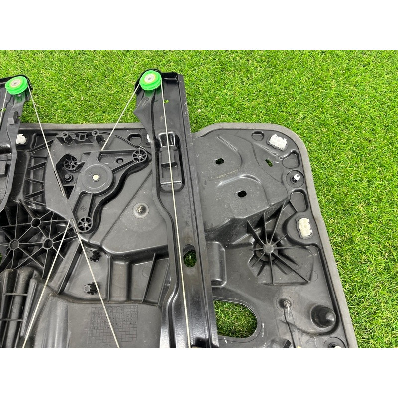 Механизм стеклоподъемника с мотором (кузов и элементы) Volkswagen Touareg FL 2015 3.6 7P6839462A