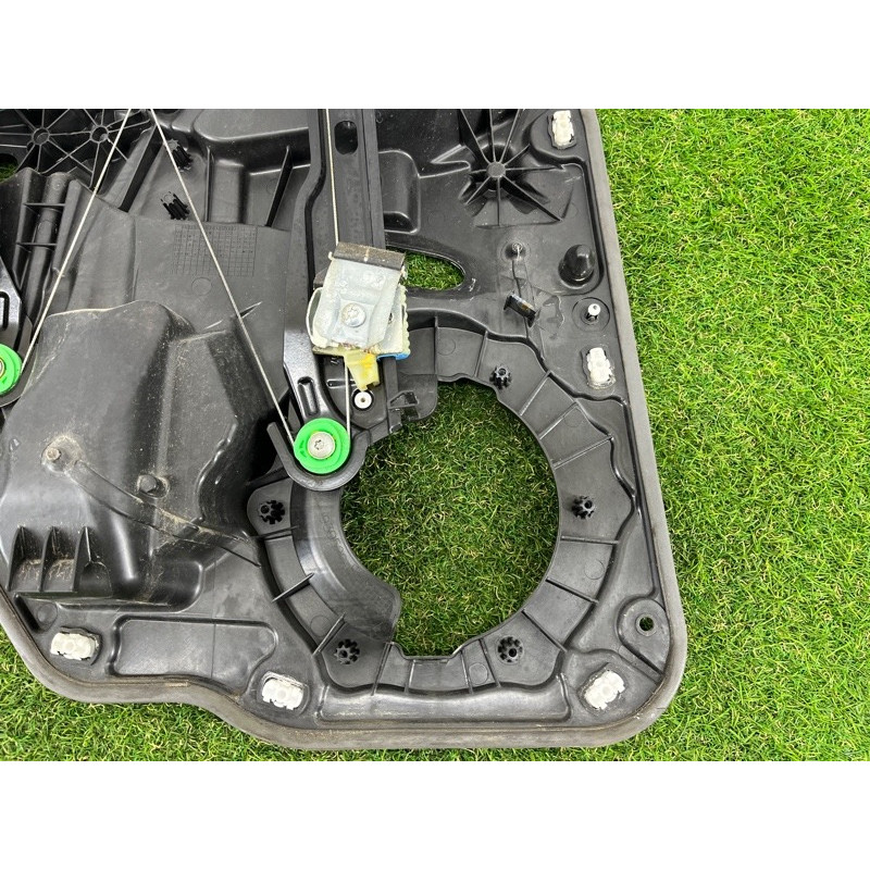 Механизм стеклоподъемника с мотором (кузов и элементы) Volkswagen Touareg FL 2015 3.6 7P6839462A