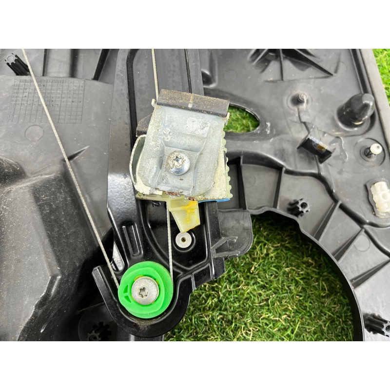 Механизм стеклоподъемника с мотором (кузов и элементы) Volkswagen Touareg FL 2015 3.6 7P6839462A