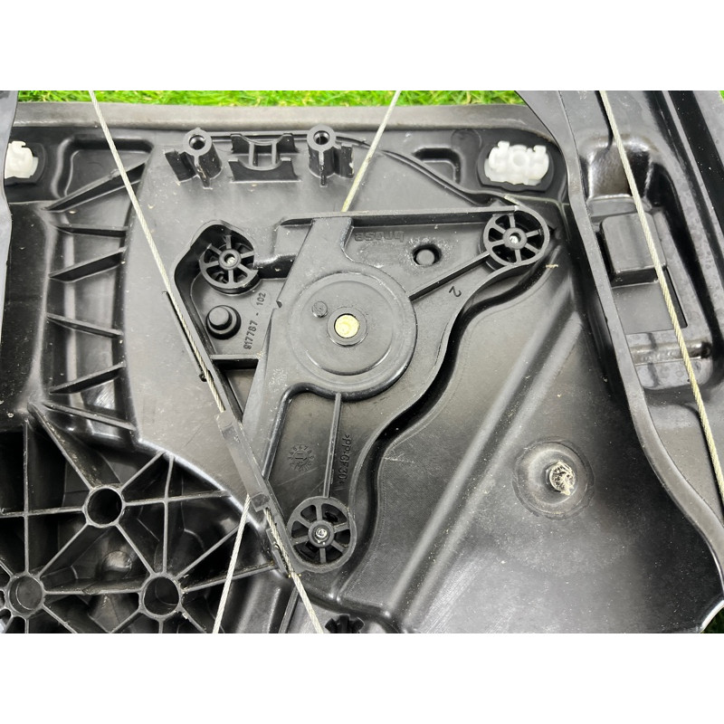 Механизм стеклоподъемника с мотором (кузов и элементы) Volkswagen Touareg FL 2015 3.6 7P6839462A