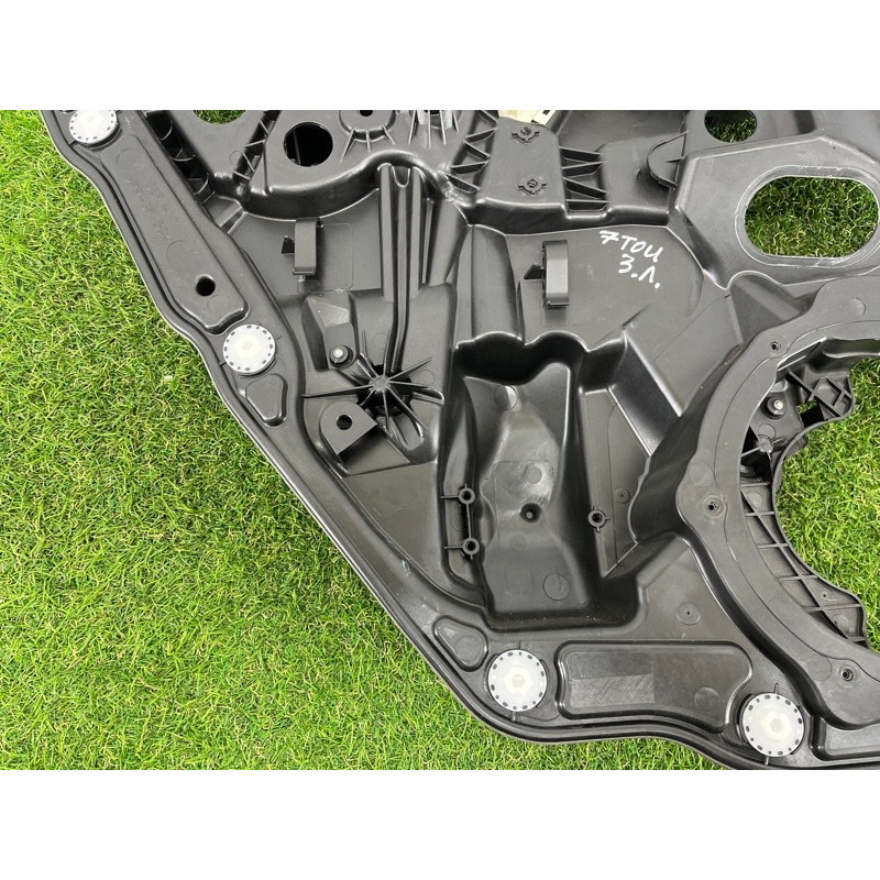 Механизм стеклоподъемника с мотором (кузов и элементы) Volkswagen Touareg FL 2015 3.6 7P6839461A