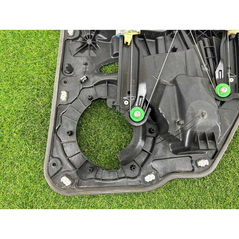 Механизм стеклоподъемника с мотором (кузов и элементы) Volkswagen Touareg FL 2015 3.6 7P6839461A